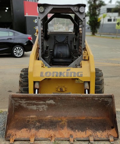 OS DOIS CAMINHÃO IVECO/ MINE CARREGADEIRA LONKING