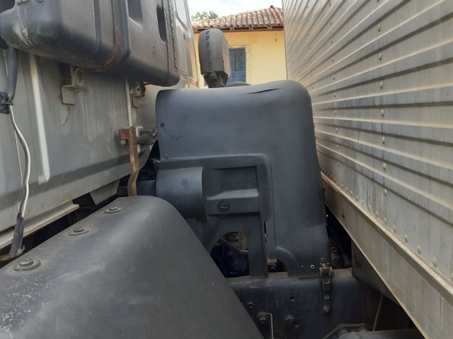 VENDO ESSE CAMIHAO 2422 2010.VALOR150 MIL