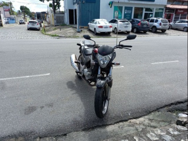 MOTO HONDA CB 2011