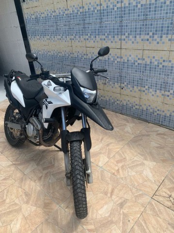 MOTO XRE 300, COM PNEUS NOVOS