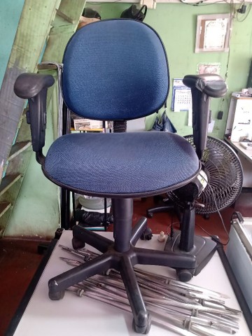 Cadeira com braço giratória - Reis