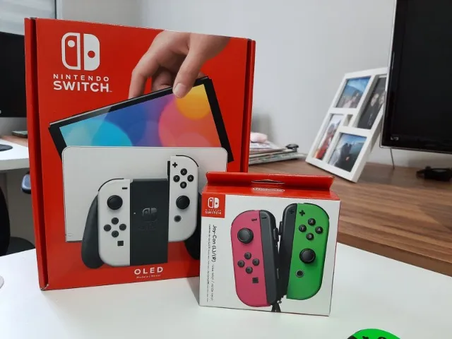 Console Nintendo Switch Azul e Vermelho + Joy-Con Neon + Mario Kart 8  Deluxe + 3 Meses de Assinatura Nintendo Switch Online - () - Nintendo  Barato