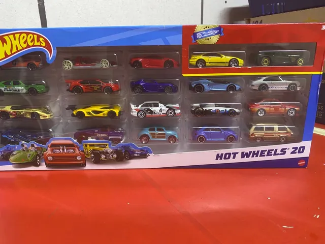 Pacote Com 20 Carrinhos Hot Wheels Originais Sortidos