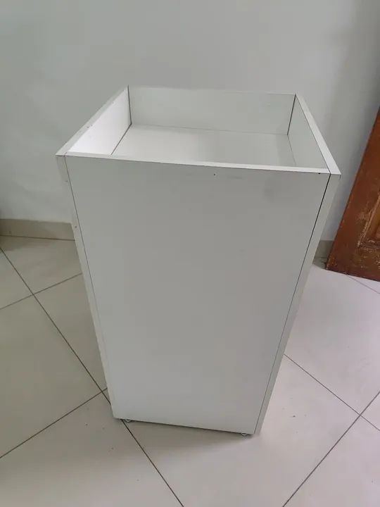 Cesto expositor em mdf 