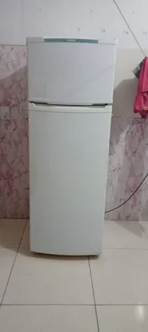 Vendo-se geladeira