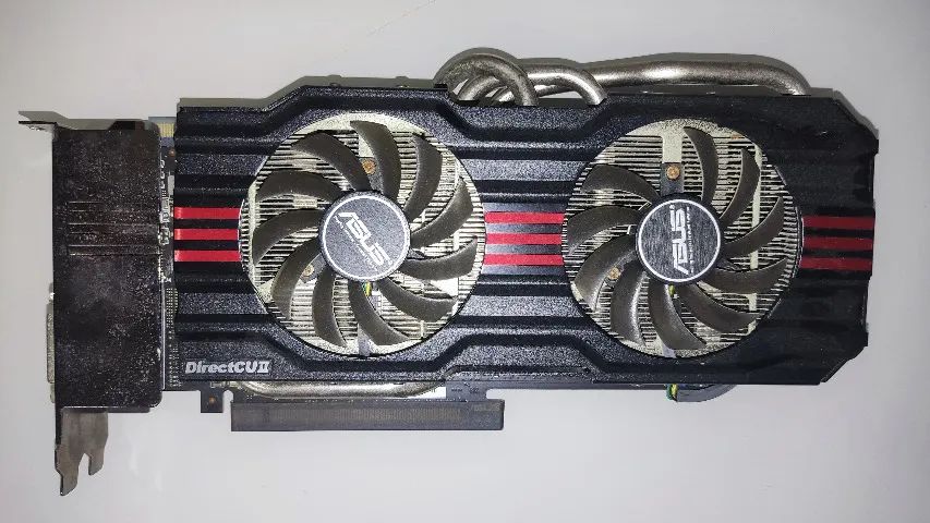 Placa De Vídeo Asus Geforce Gtx 670 2gb Gddr5 com defeito na imagem
