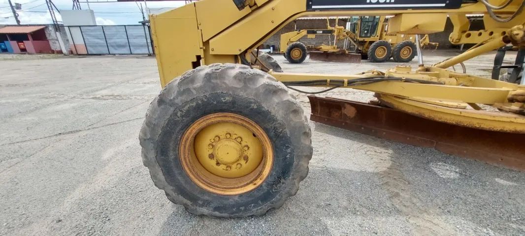 Motoniveladora, marca Caterpillar, modelo 135H, ano 1999 - Foto 3