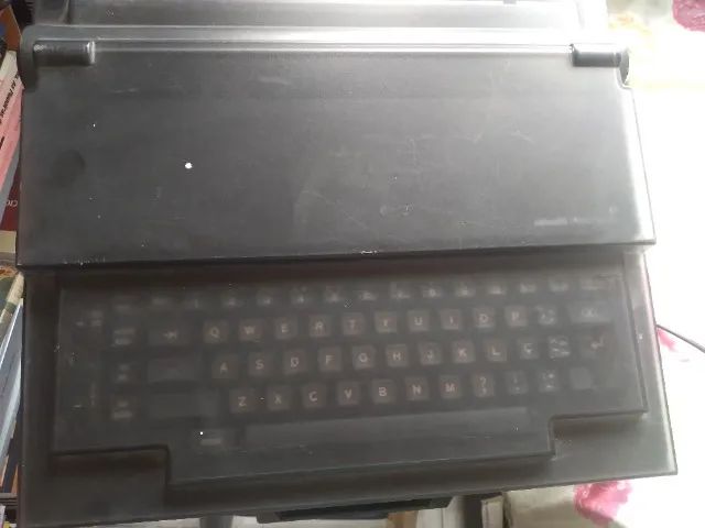 Maquina de datilografar eletrica - OLIVETTI