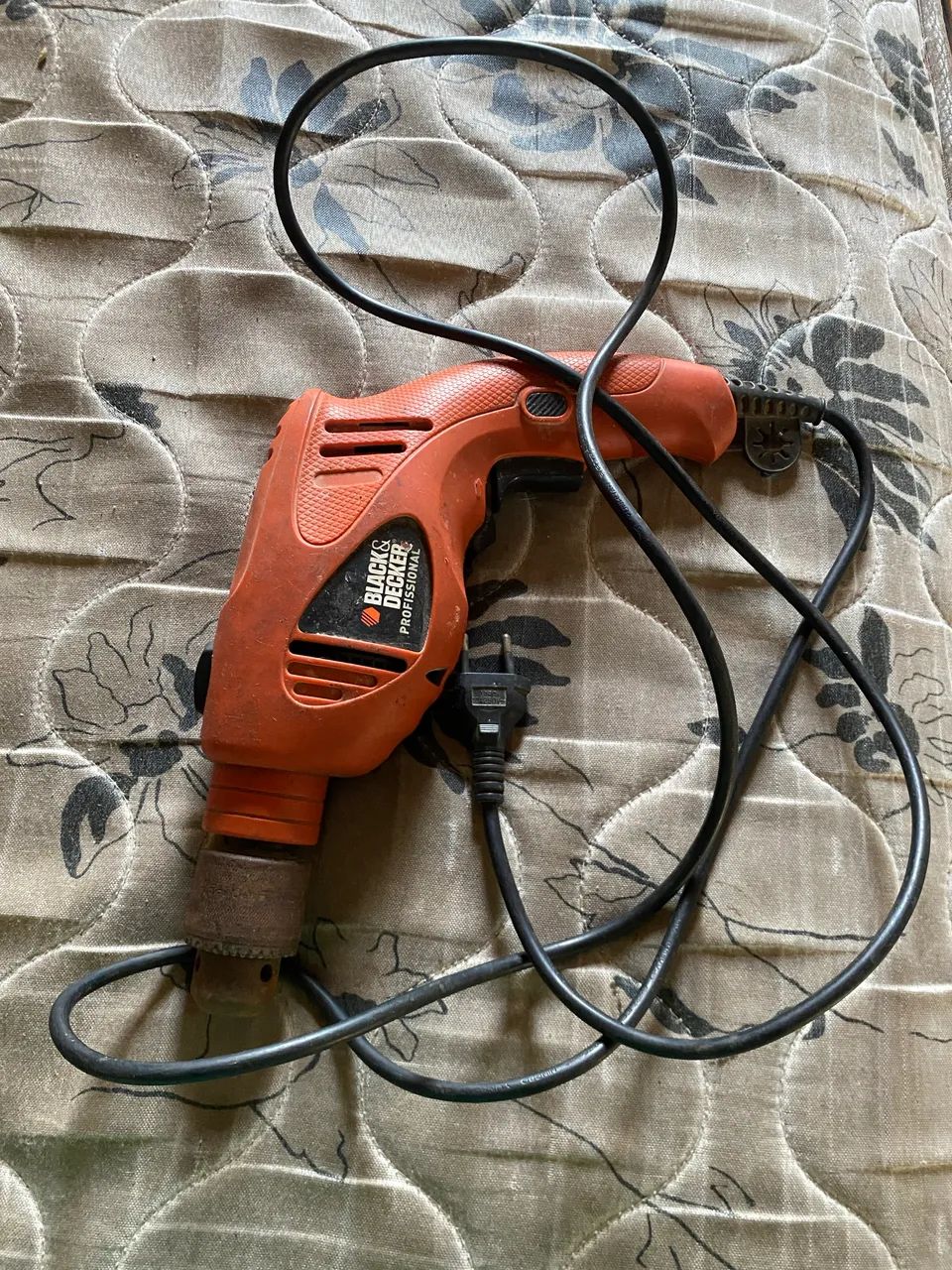 Vendo furadeira funcionando tudo 64618082262787120