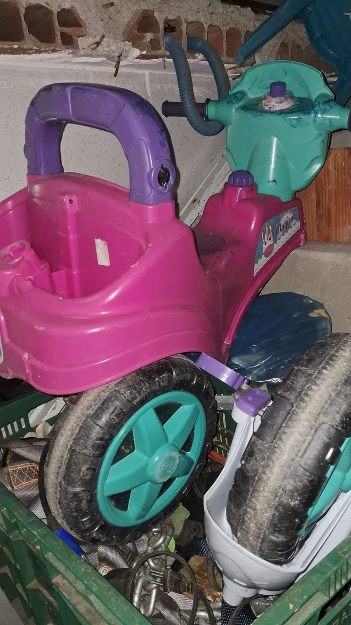 Carrinho Infantil Rosa com Detalhes em Azul