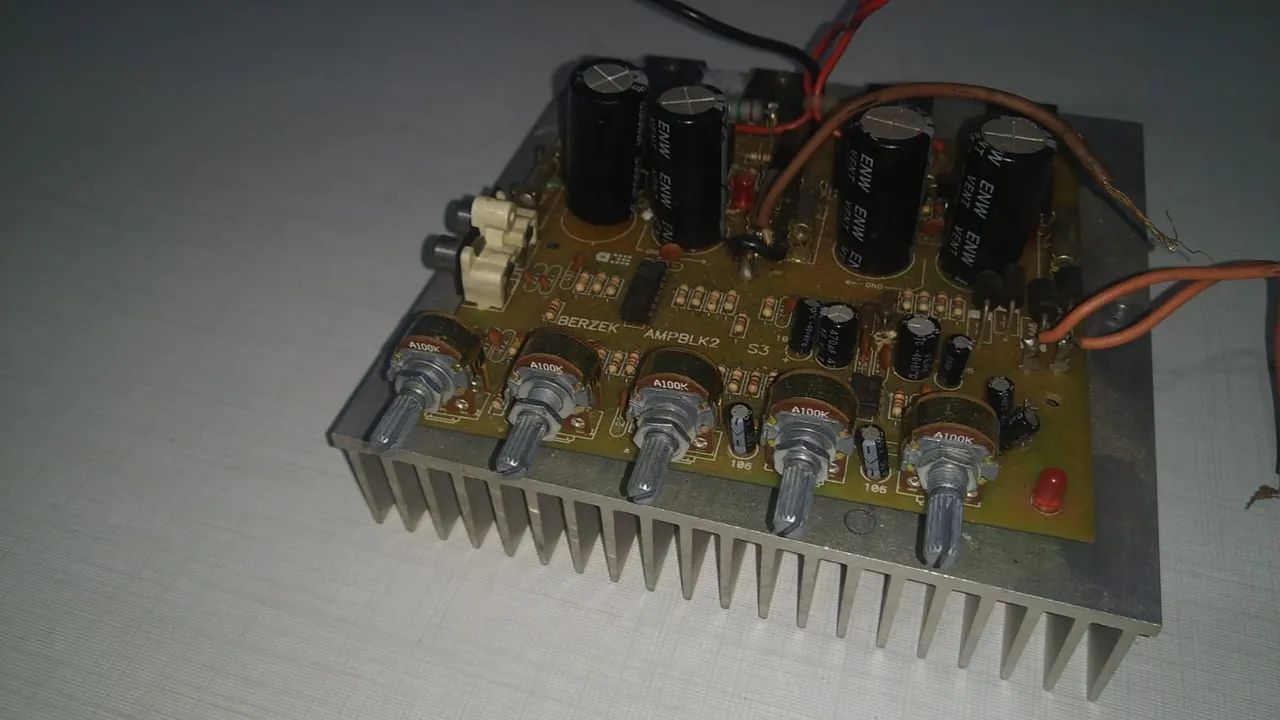 Placa de amplificador com pré e fonte  - Foto 5