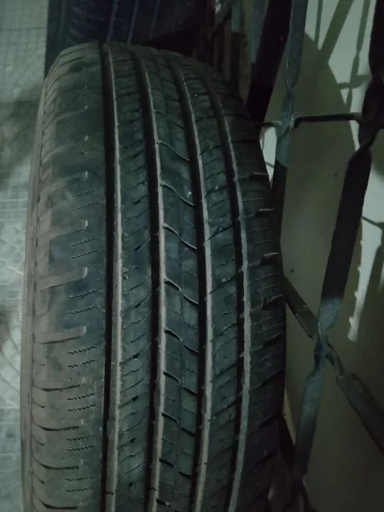 Vendo pneu 235/75/15 - Foto 2