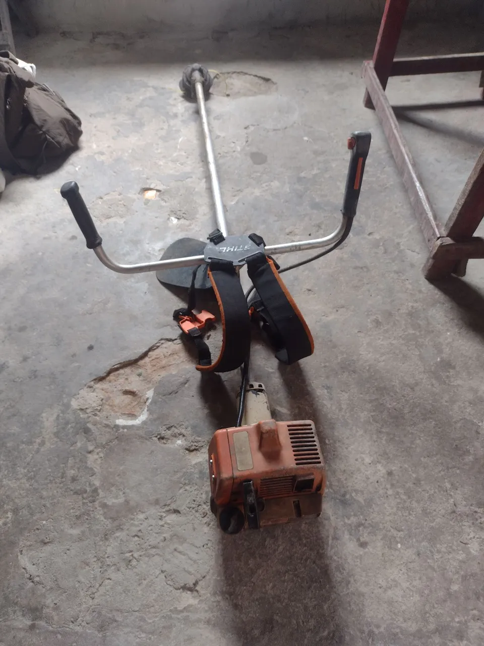 Roçadeira Stihl a Gasolina - Pronta para Uso