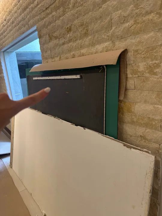 9 espelhos com led 1,88 por 67 cm  + 1 espelho quadrado 1,60 por 1,60  - Foto 3