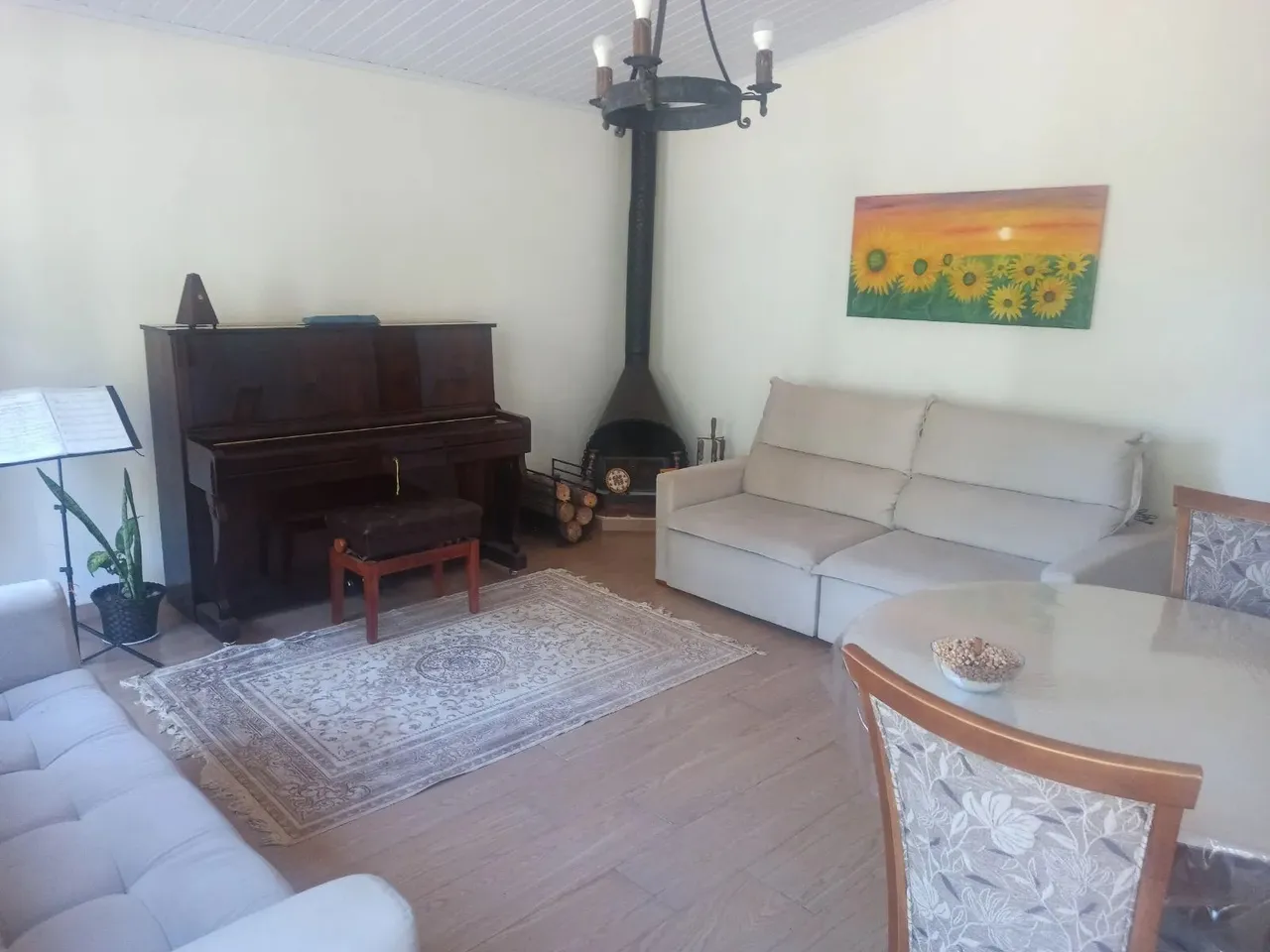 Casa de Condomínio à venda | 209 m² | 4 dormitórios (2 suítes) | 5 vagas em Morungaba/SP!
