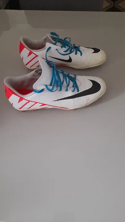Chuteiras Nike - Tamanho 38