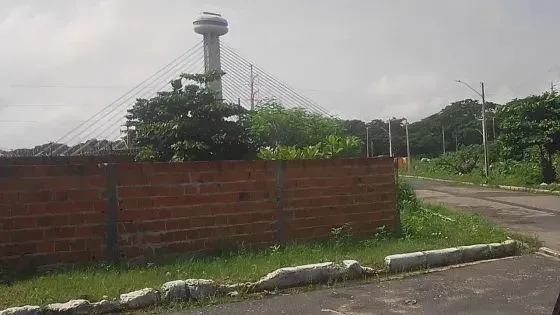 Terreno de esquina no bairro de Fátima medindo do 1.100m² pertinho da Ponte Estaiada com R