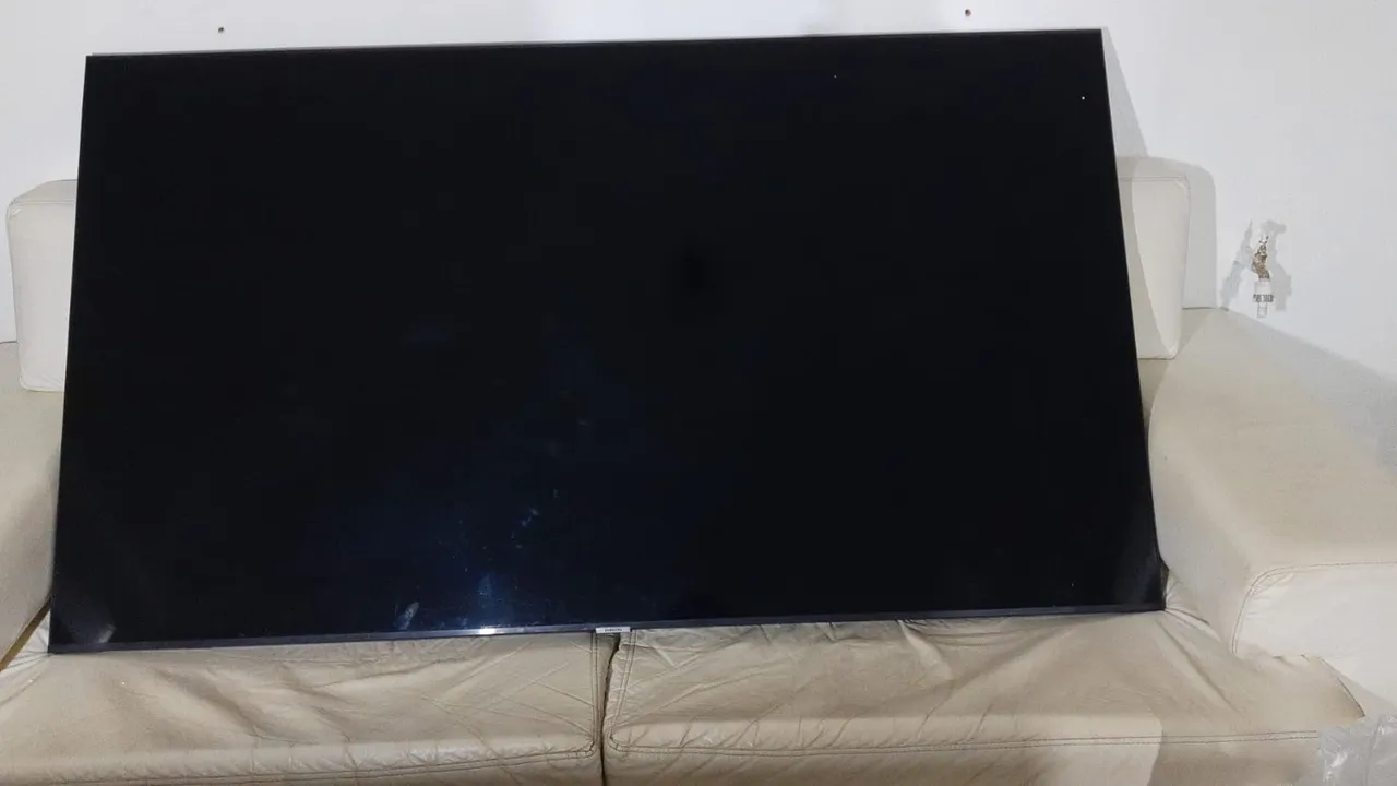 TV LED 65 polegadas com defeito