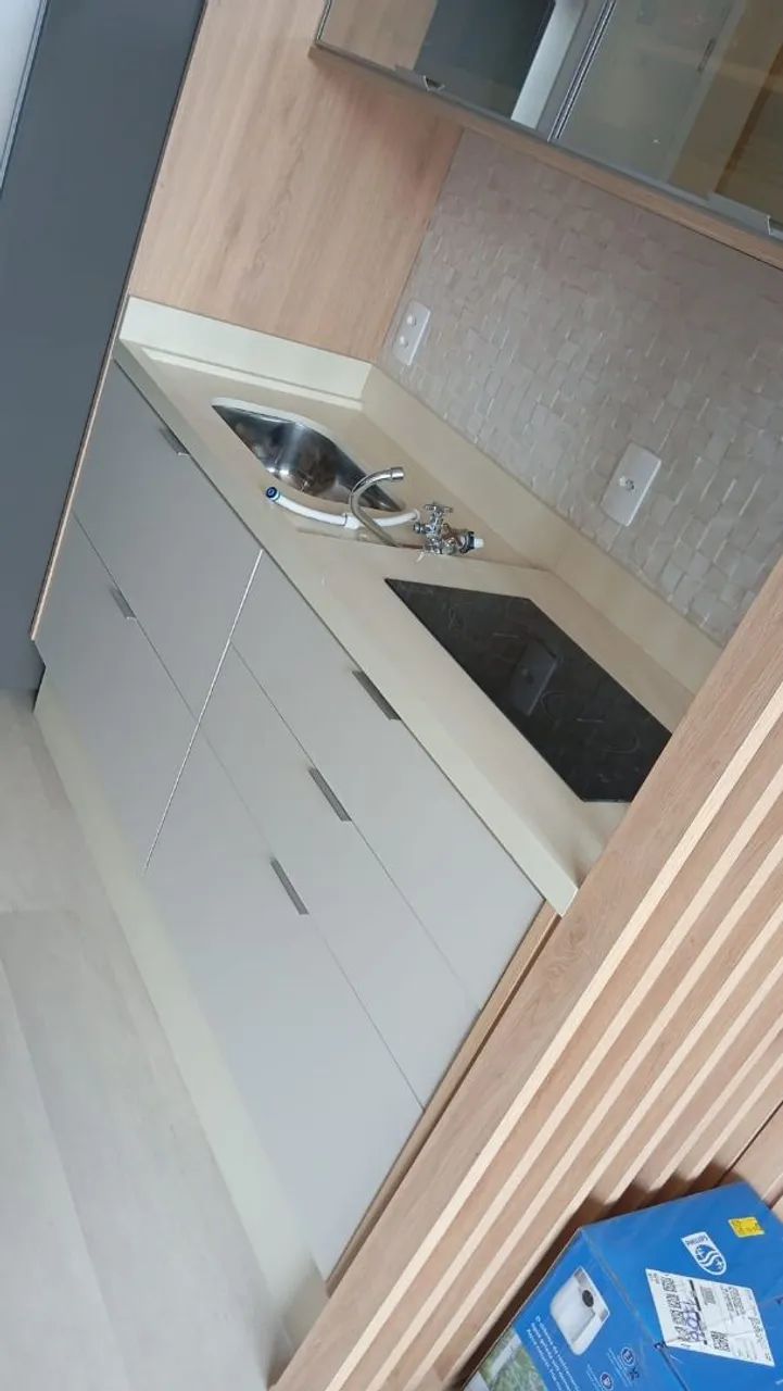 Pedra de pia em quartzo bege com Cuba embutida