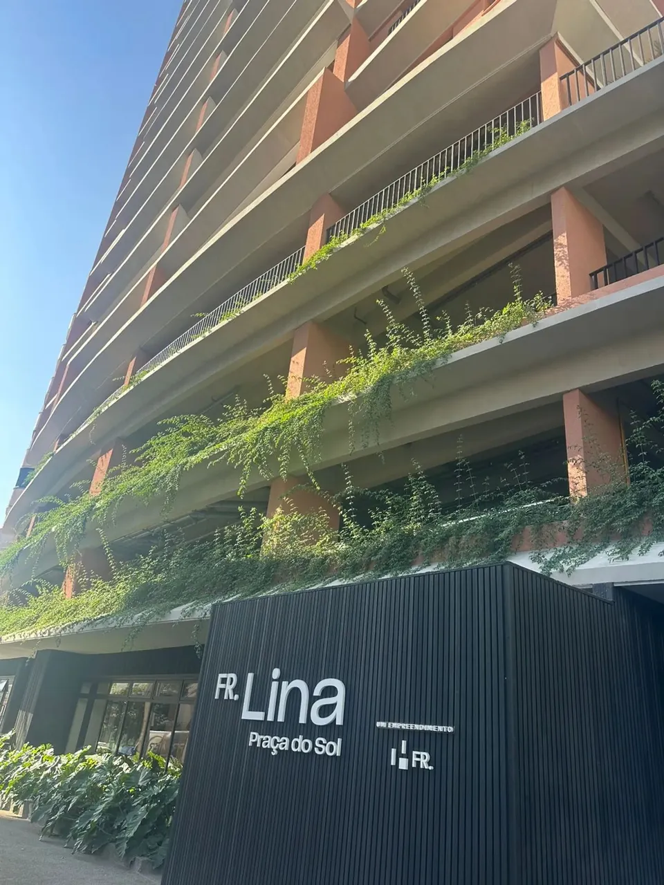 Lina Praça do Sol Apartamentos 3 suites 121 e 141 metros Pronto Morar