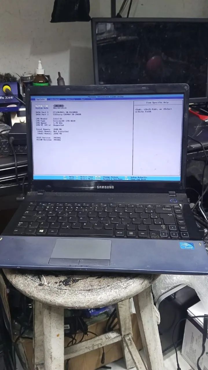 Vendo notebook sansung com 8gb de memória, ótimo pra estudar e trabalhar. 