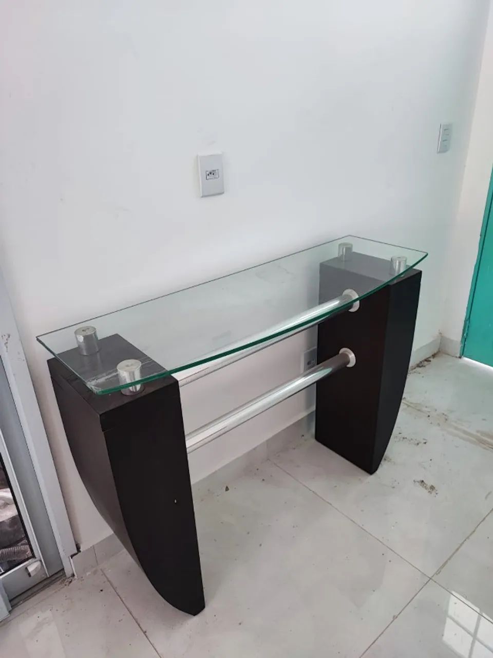 Mesa de madeira maciça alto padrão 2.20 x 116m vidro espesso 8 cadeiras e aparador Cuiabá - Foto 2
