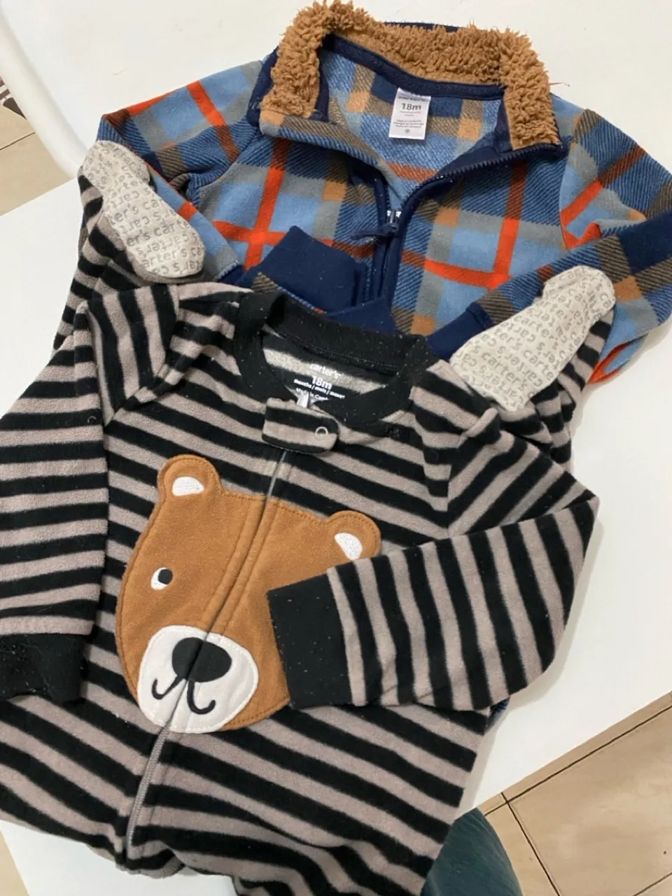Kit 2 peças Carter's - Macacão e Blusa - 18 meses