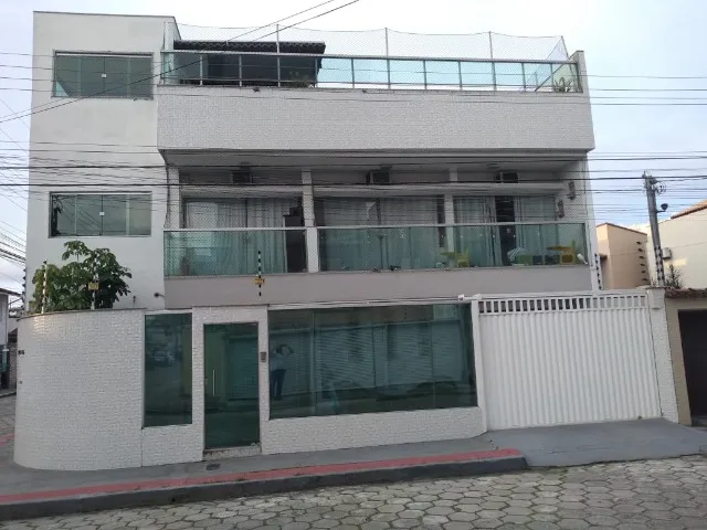 Casa triplex em Jardim Camburi ( disponível a partir de 01 / 07 / 2025 )