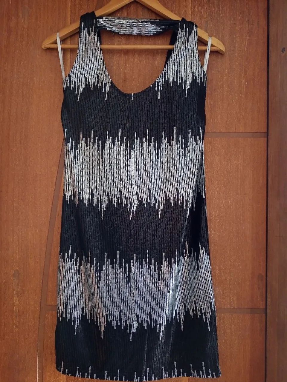 Vestido Sequinedo Preto e Prata M - Foto 2