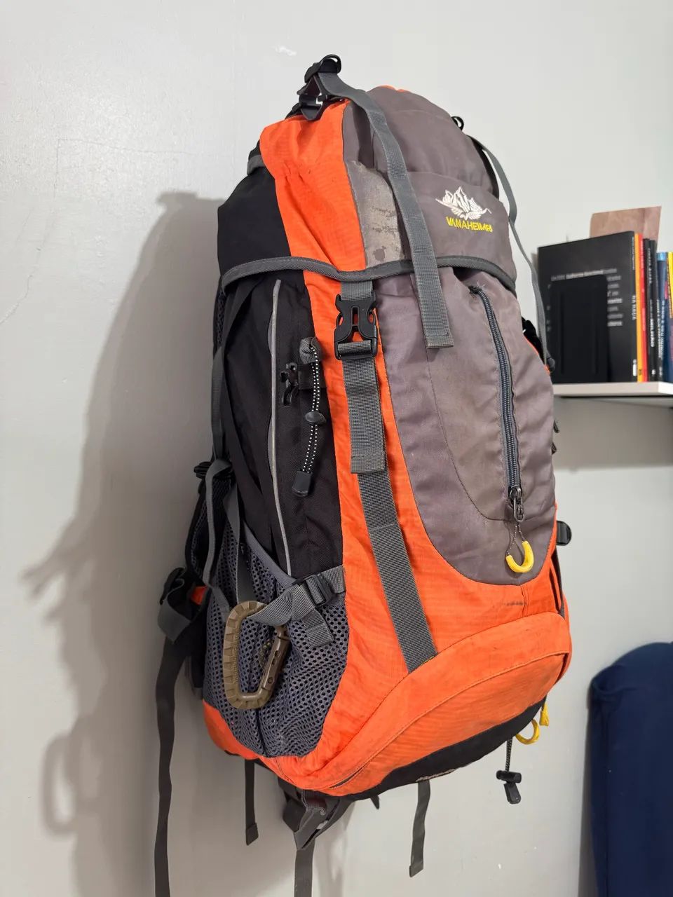 Mochila impermeável trilha camping reforçada 70 litros Laranja - Foto 4