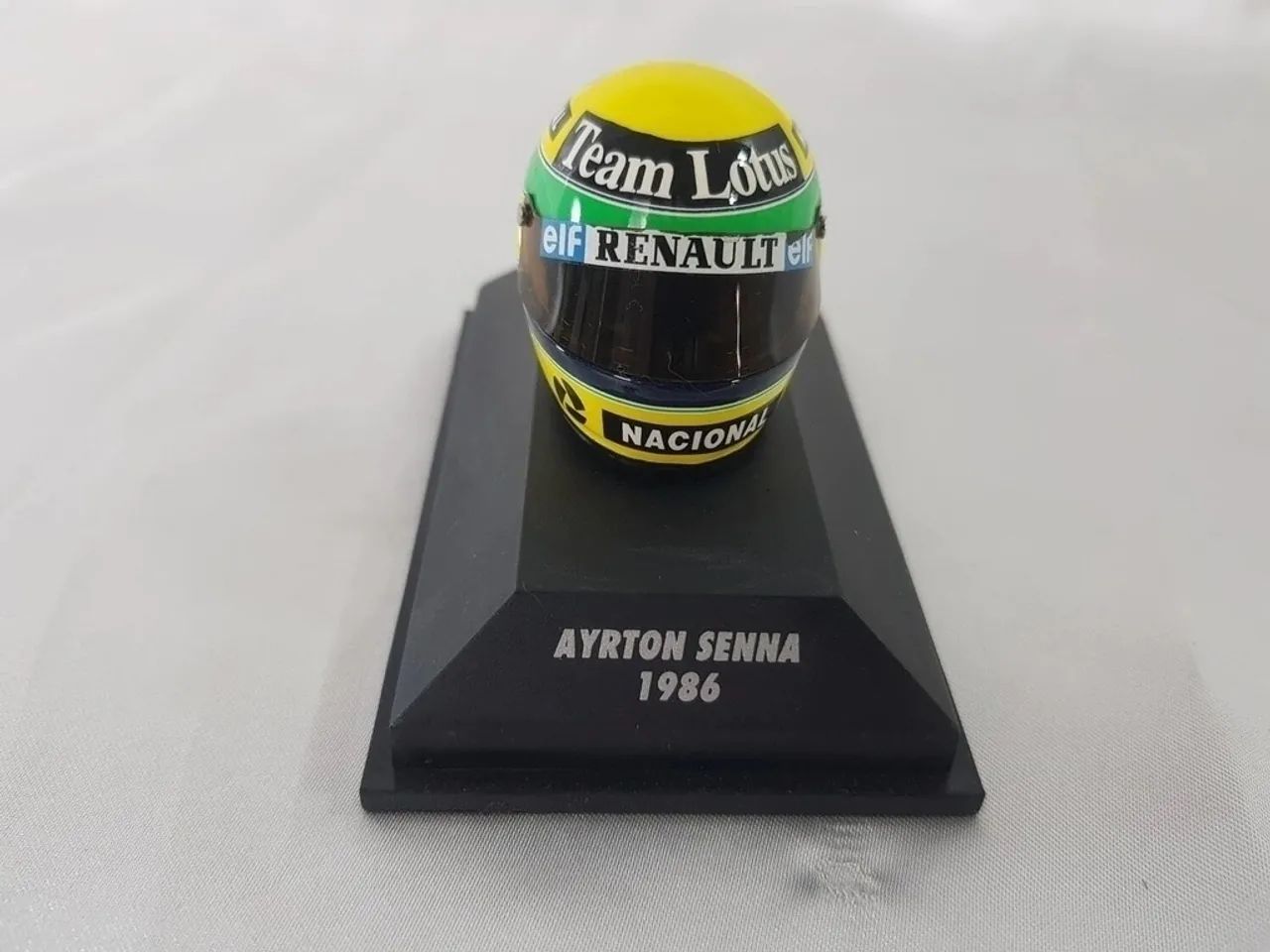 CAPACETE SENNA ´86 - MINICHAMPS 1:8 - Foto 3