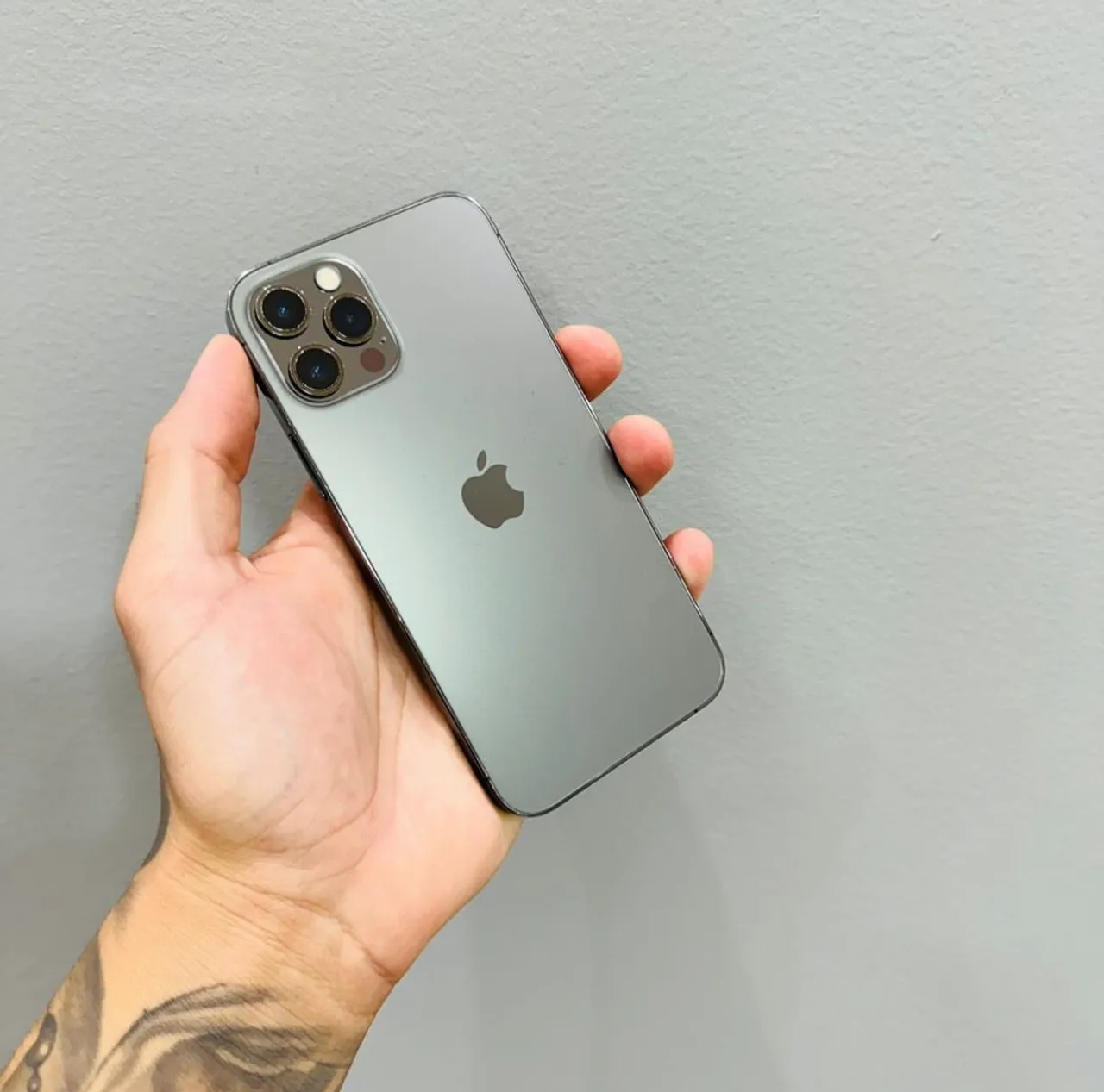 iPhone 13 Pro preto 128gb , 1 ano de garantia pela nossa loja