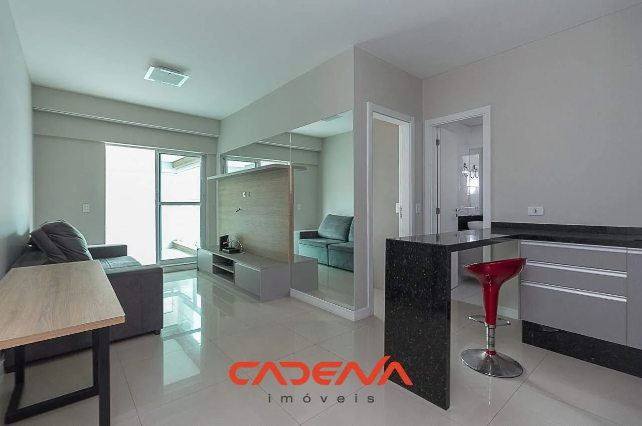 Apartamento com 1 quarto e 1 vaga para aluguel no Centro de Curitiba