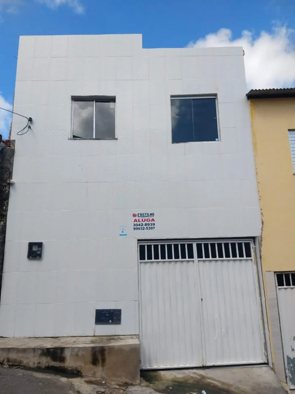 Alugo Casa na Cidade Nova (1/4, e garagem)