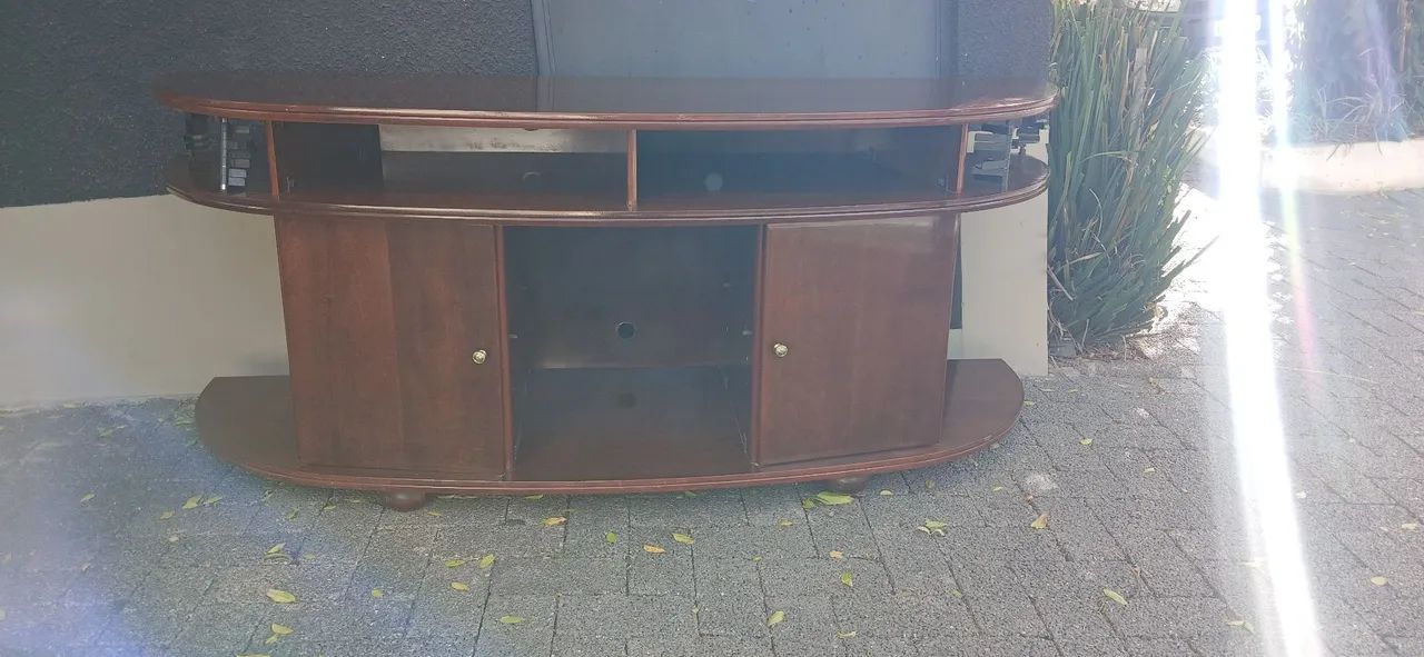 Rack de TV - Design elegante R$ 280,00