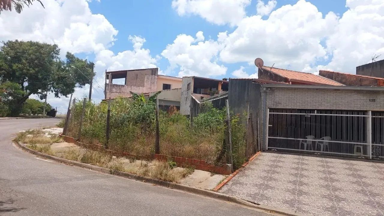 Terreno à venda no Parque das Laranjeiras