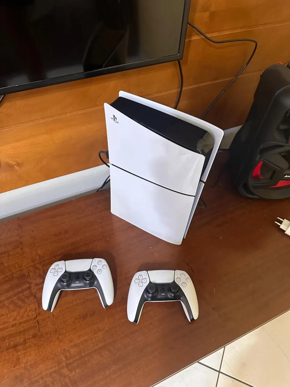 PlayStation 5 (PS5) com 2 Controles - Novo!