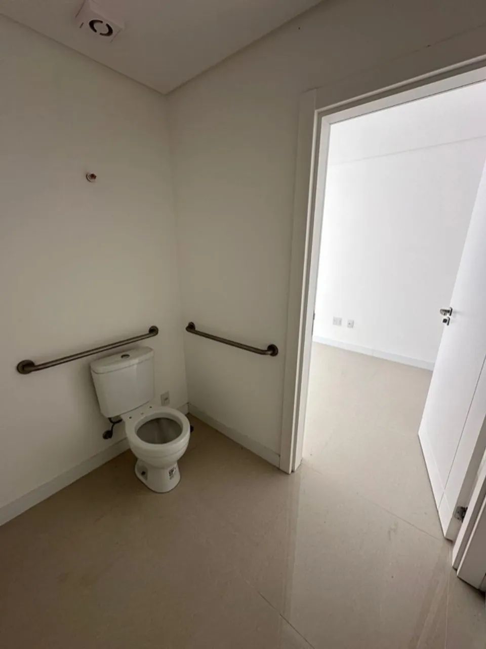 Sala Comercial , Quadra Mar, Bem localizada, C/ Banheiro e 1 Vaga - Foto 5