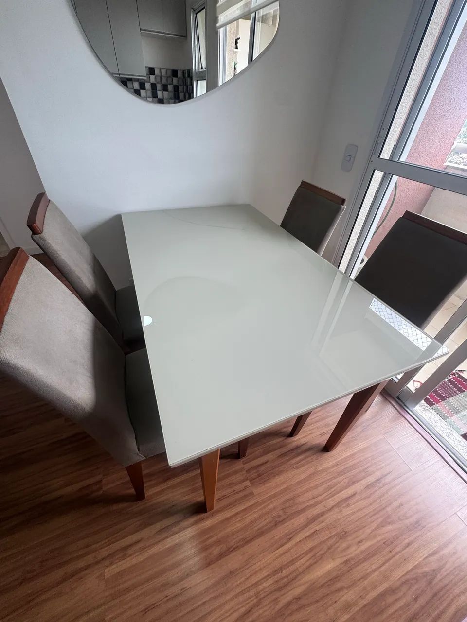 Mesa de jantar com quatro cadeiras 64276675408898120