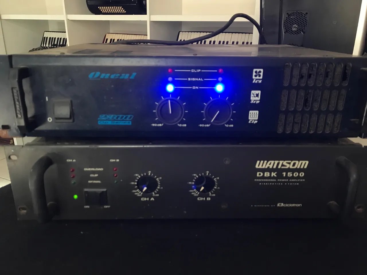 Amplificador de Potência Oneal 2300 e Wattsom DBK 1500