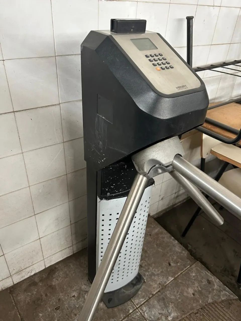 Catraca com visor, leitor de cartão e senha  - Foto 4