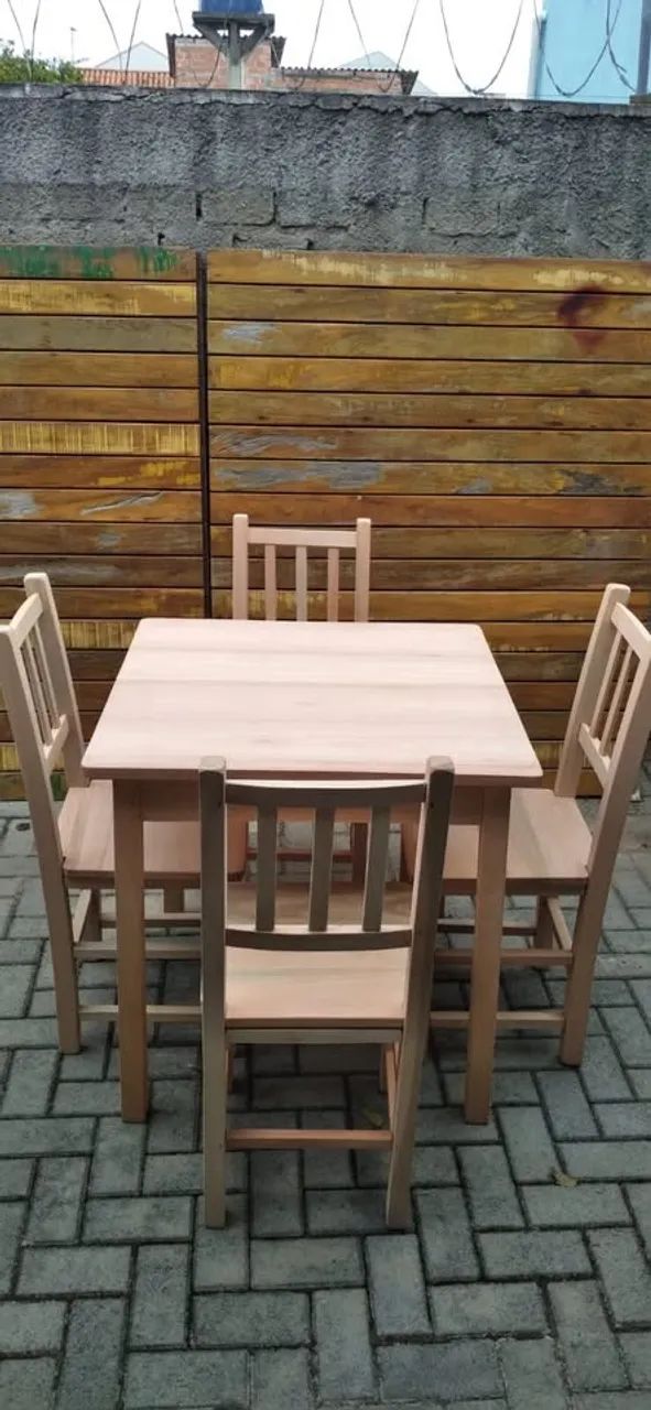 Mesa Eucalipto + 4 Cadeiras Cru