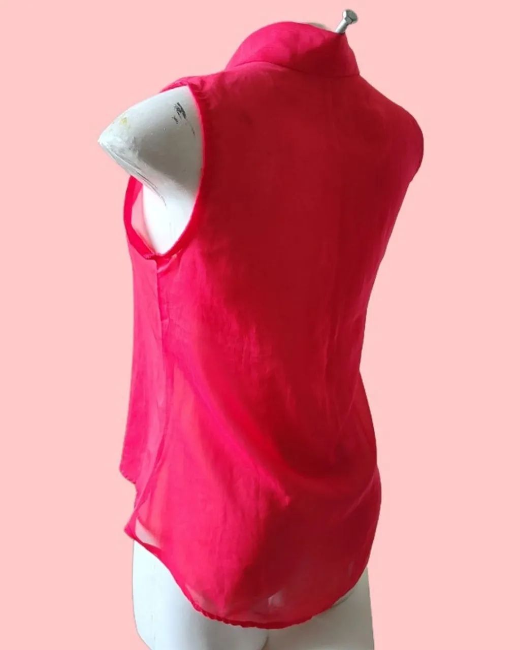Camisa de botões vermelha com transparência - Foto 4