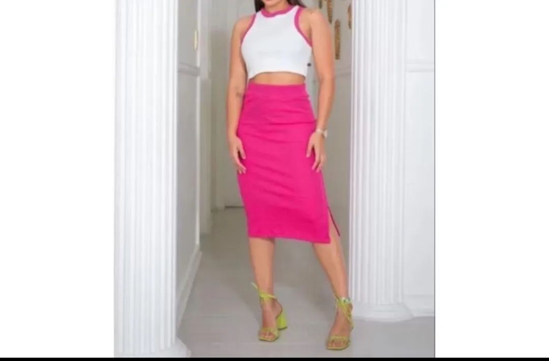 Conjunto Saia Midi e Top Cropped
