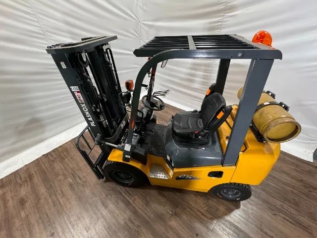 Empilhadeira a Gás - GLP - 2,5 Ton. / 3,5M / Motor: Nissan