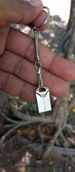 Pendrive 32 gigas metal novo resistente 