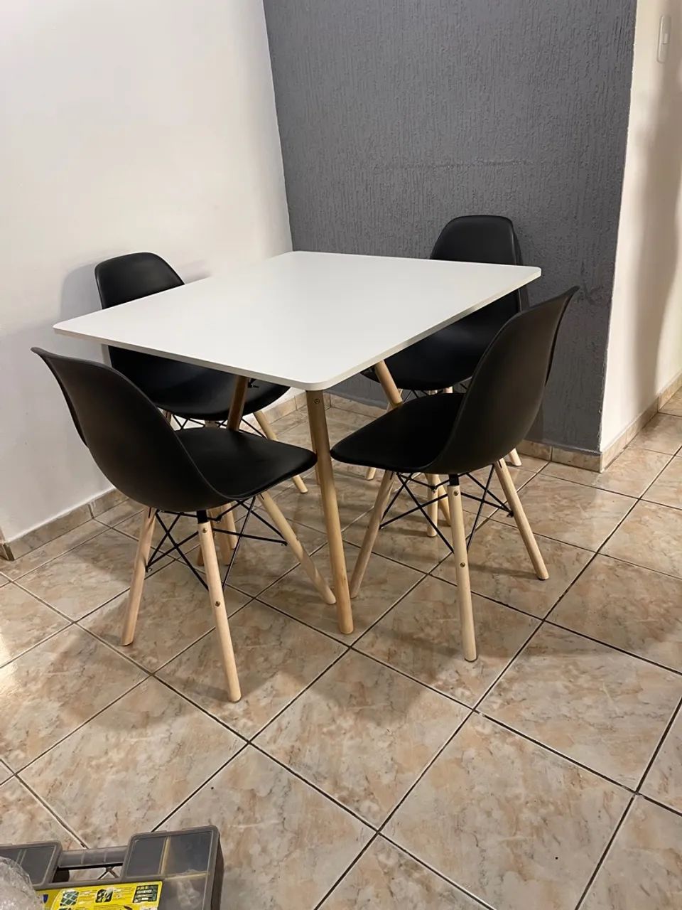 Conjunto Mesa de Jantar com 4 Cadeiras Eames Eiffel - Foto 2