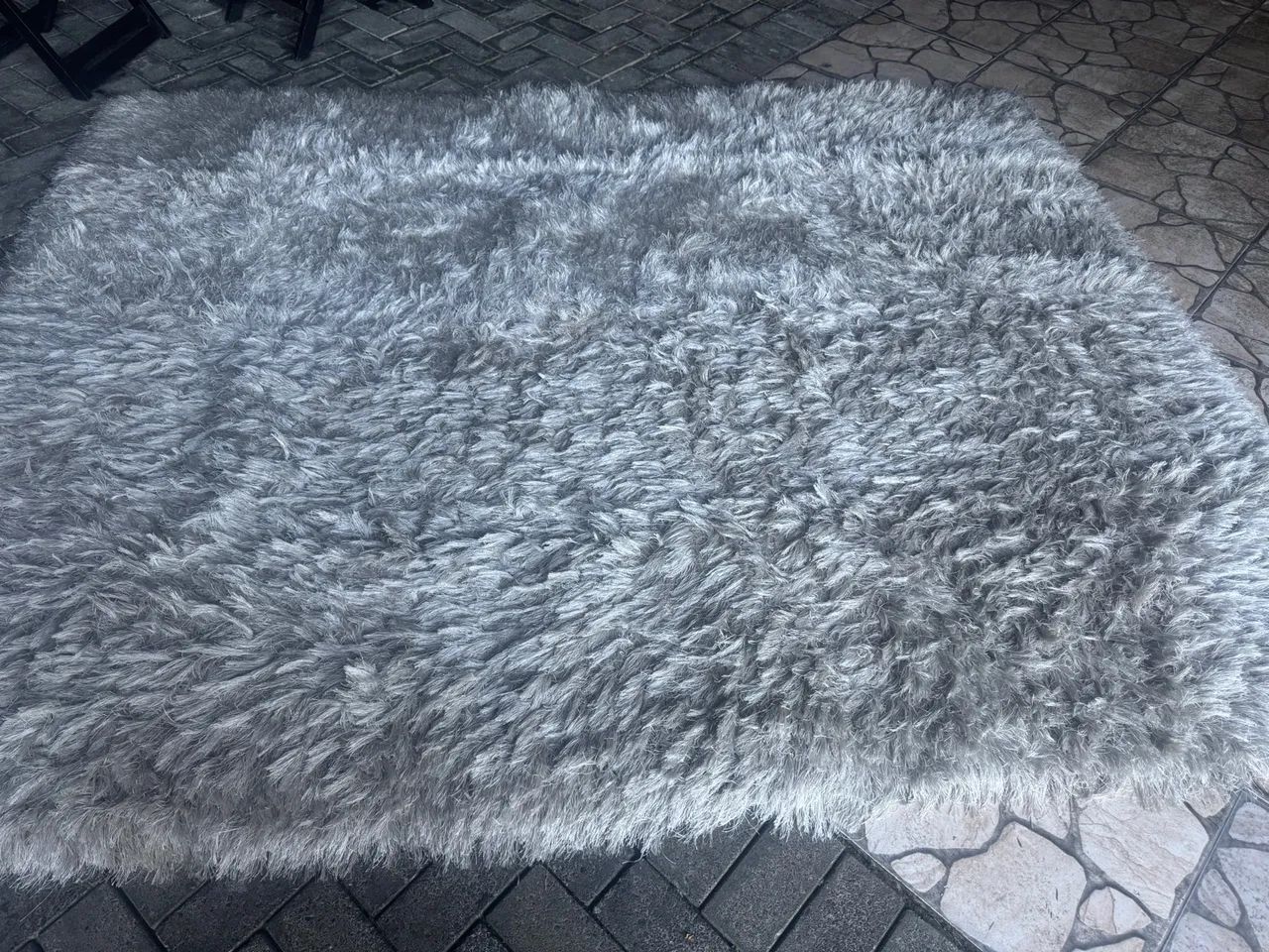 Tapete Peludo Cinza Claro comprimento  2,70  largura 2,00