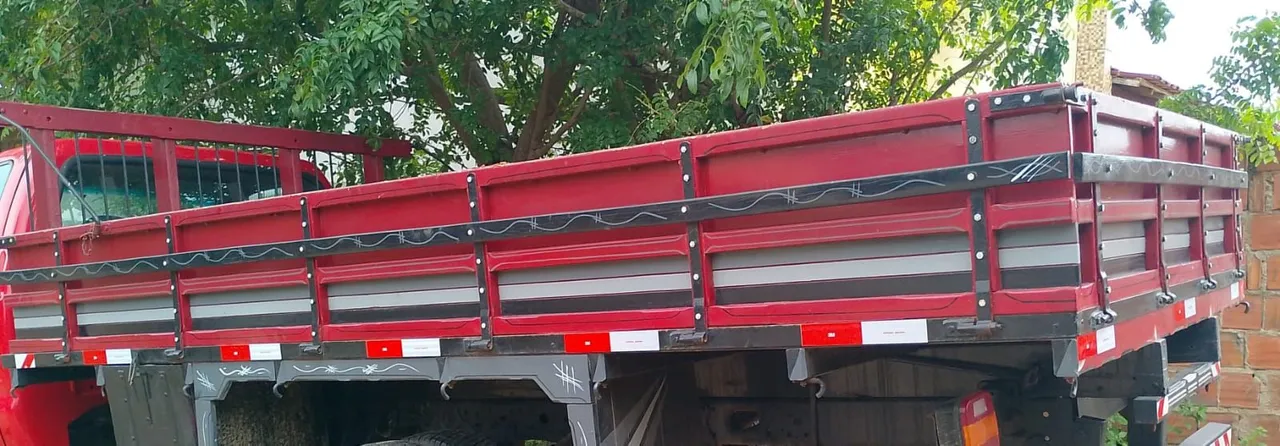 Carroceria para f4000 Vermelha