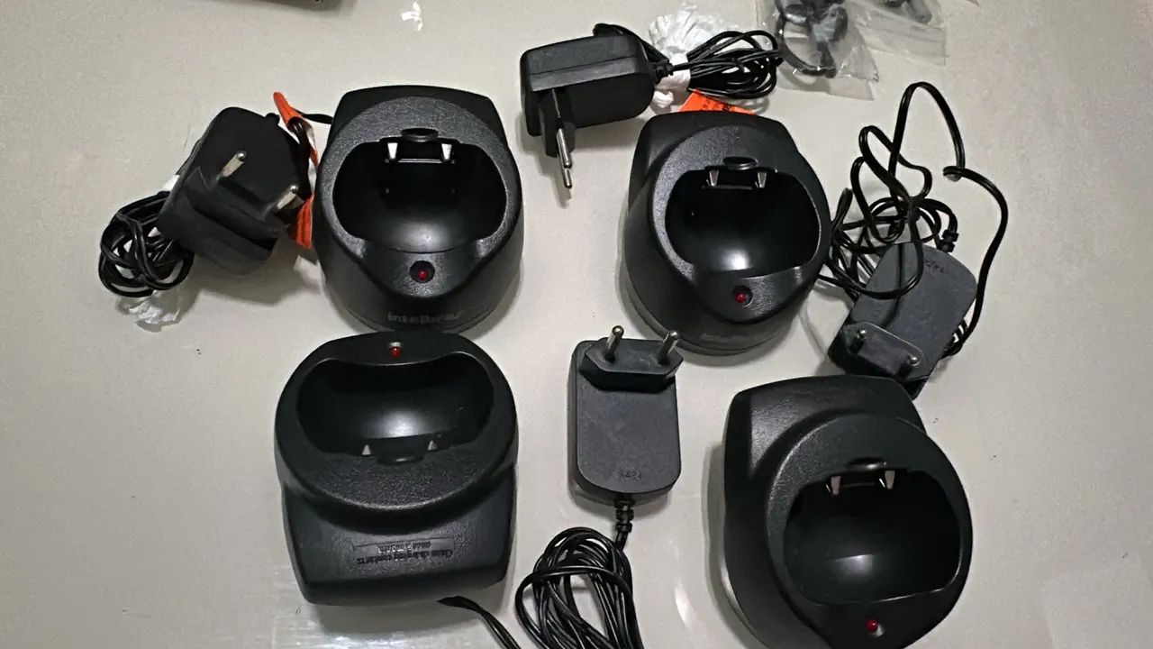 Carregadores e radios Transmissor - 5 Peças